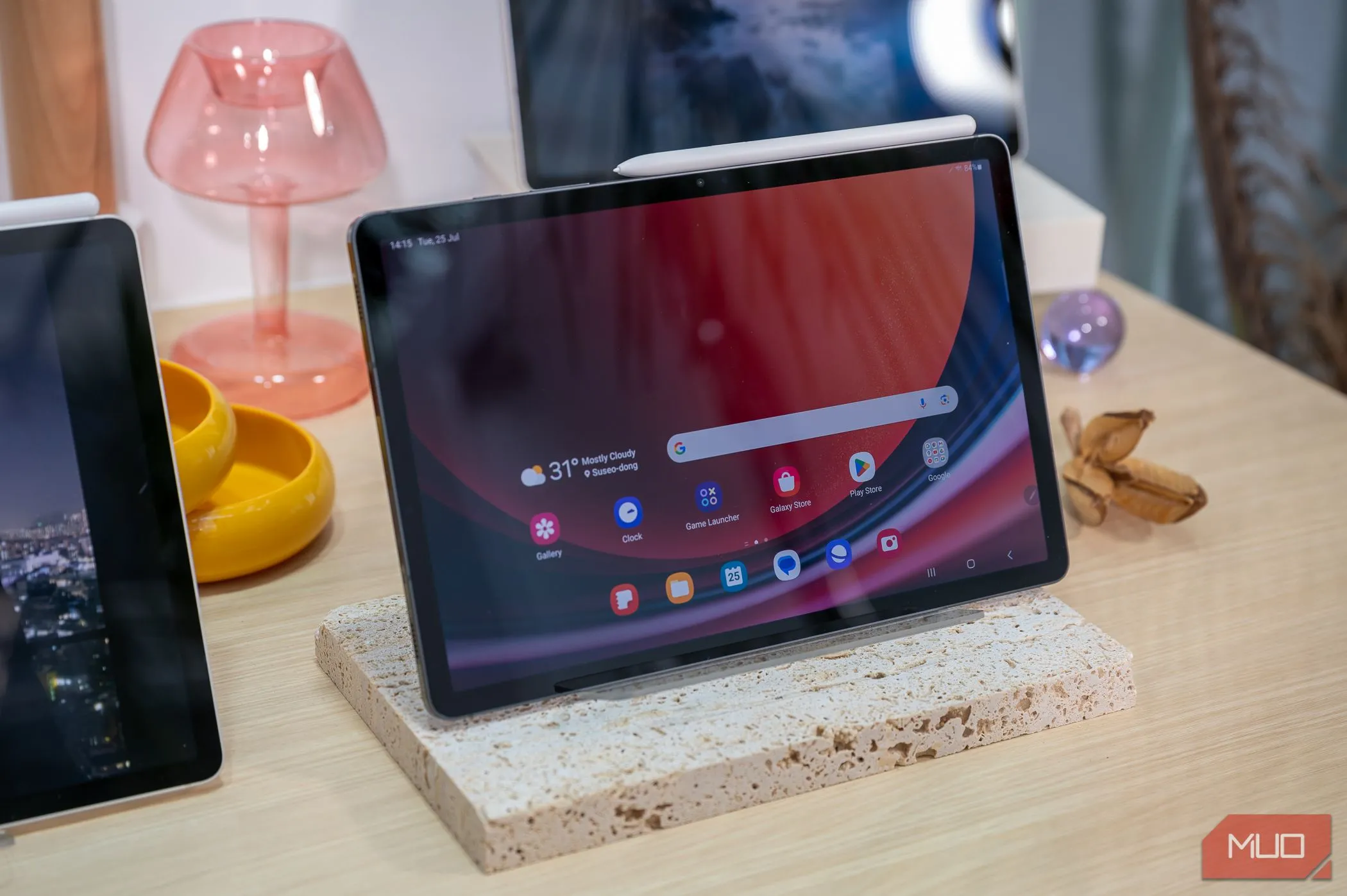 Màn hình chính của Samsung Galaxy Tab S9, minh họa khả năng hỗ trợ đa hồ sơ người dùng trên tablet Samsung