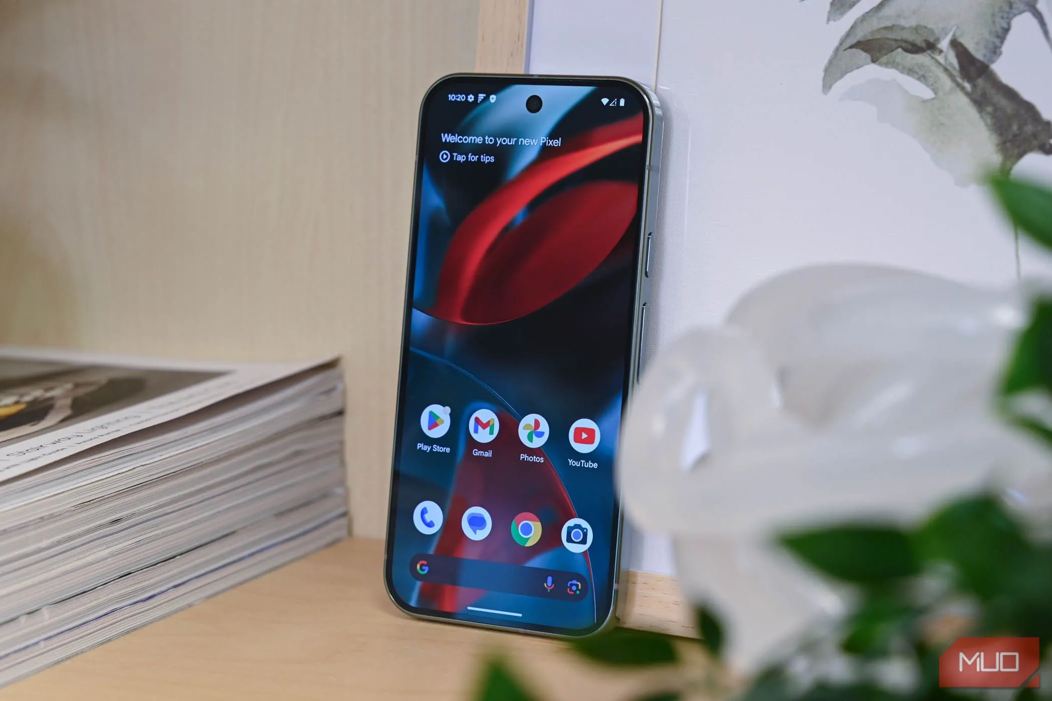 Màn hình chính đơn giản và gọn gàng của Google Pixel 9 Pro, thể hiện giao diện người dùng trực quan của Pixel Launcher - một ví dụ điển hình cho sự tối ưu của launcher mặc định.