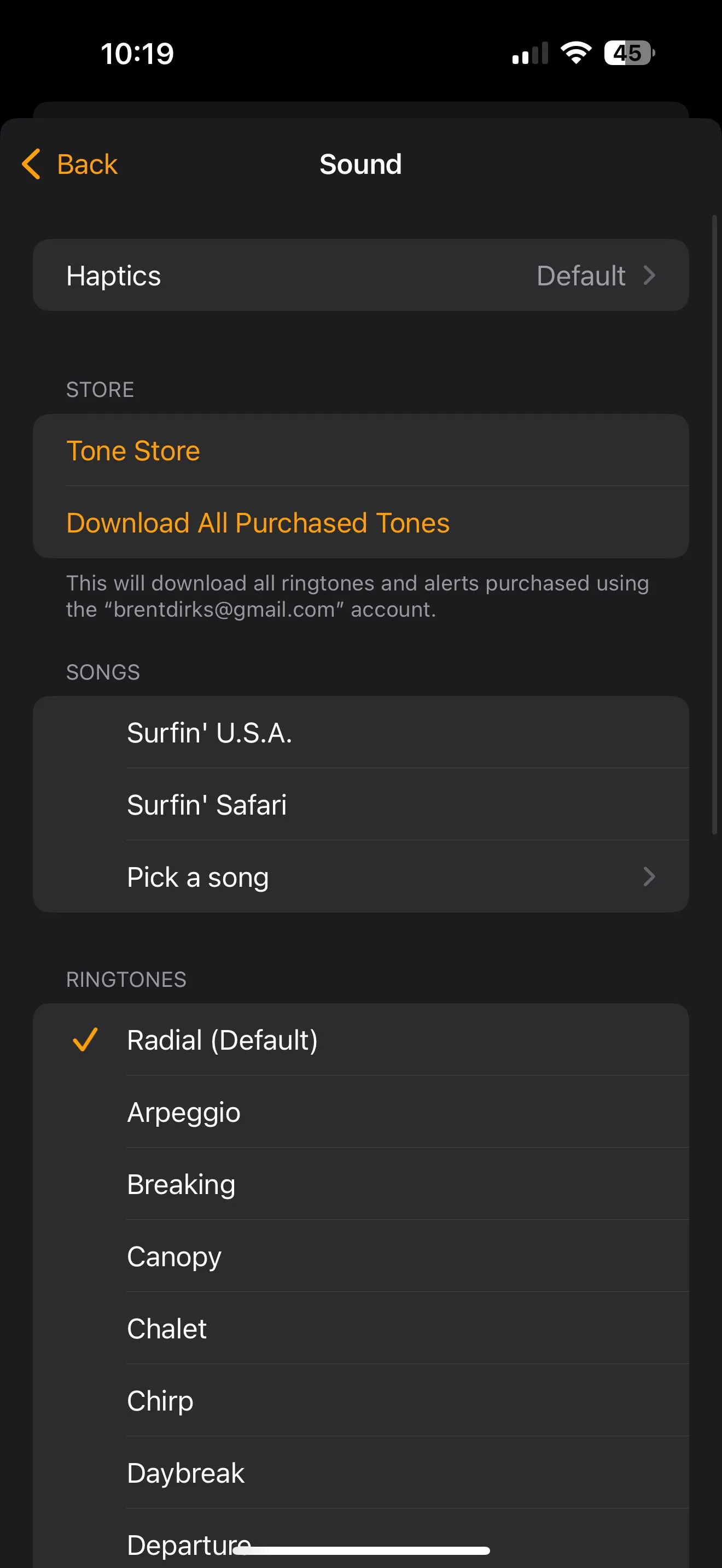 Màn hình chọn âm báo thức trong ứng dụng Đồng hồ, với tùy chọn chọn bài hát từ Apple Music.