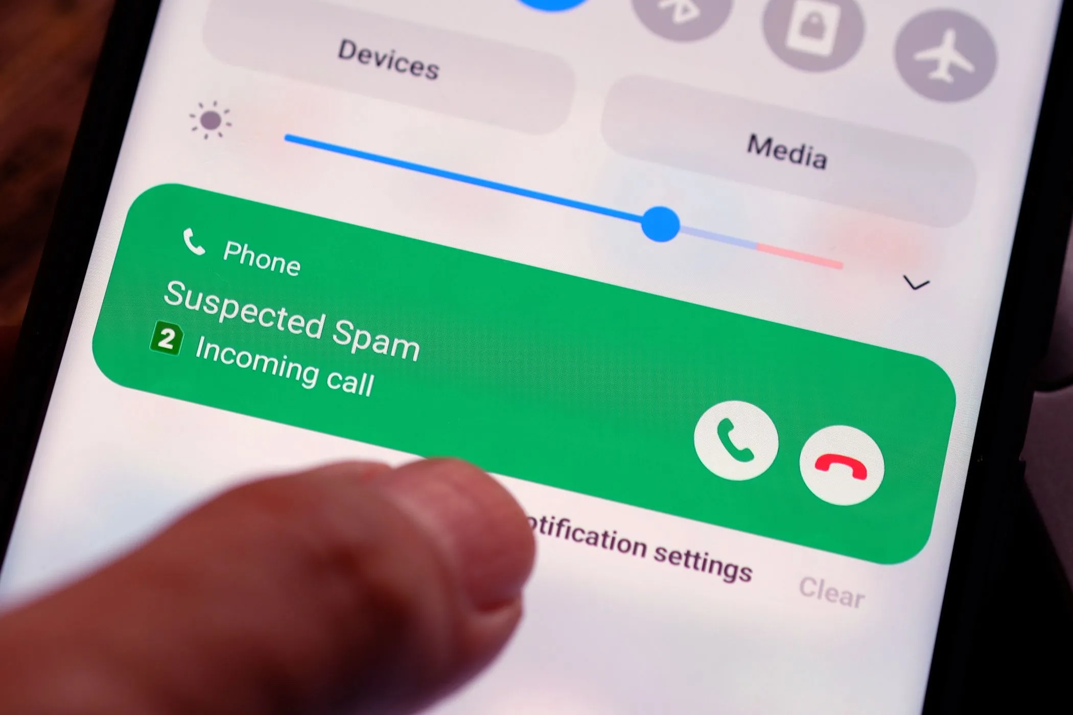 Màn hình điện thoại Android hiển thị cuộc gọi đáng ngờ có thể là spam