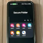Màn hình điện thoại Samsung hiển thị giao diện Thư mục Bảo mật (Secure Folder) với các ứng dụng riêng tư