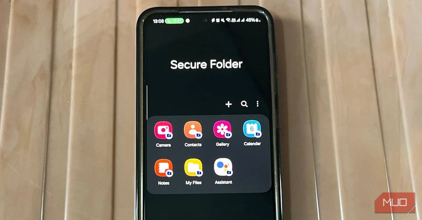 Màn hình điện thoại Samsung hiển thị giao diện Thư mục Bảo mật (Secure Folder) với các ứng dụng riêng tư