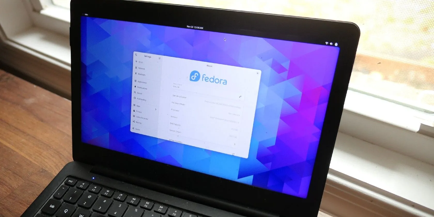 Màn hình Fedora Silverblue hiển thị trên laptop Star Labs Star Lite MKIV