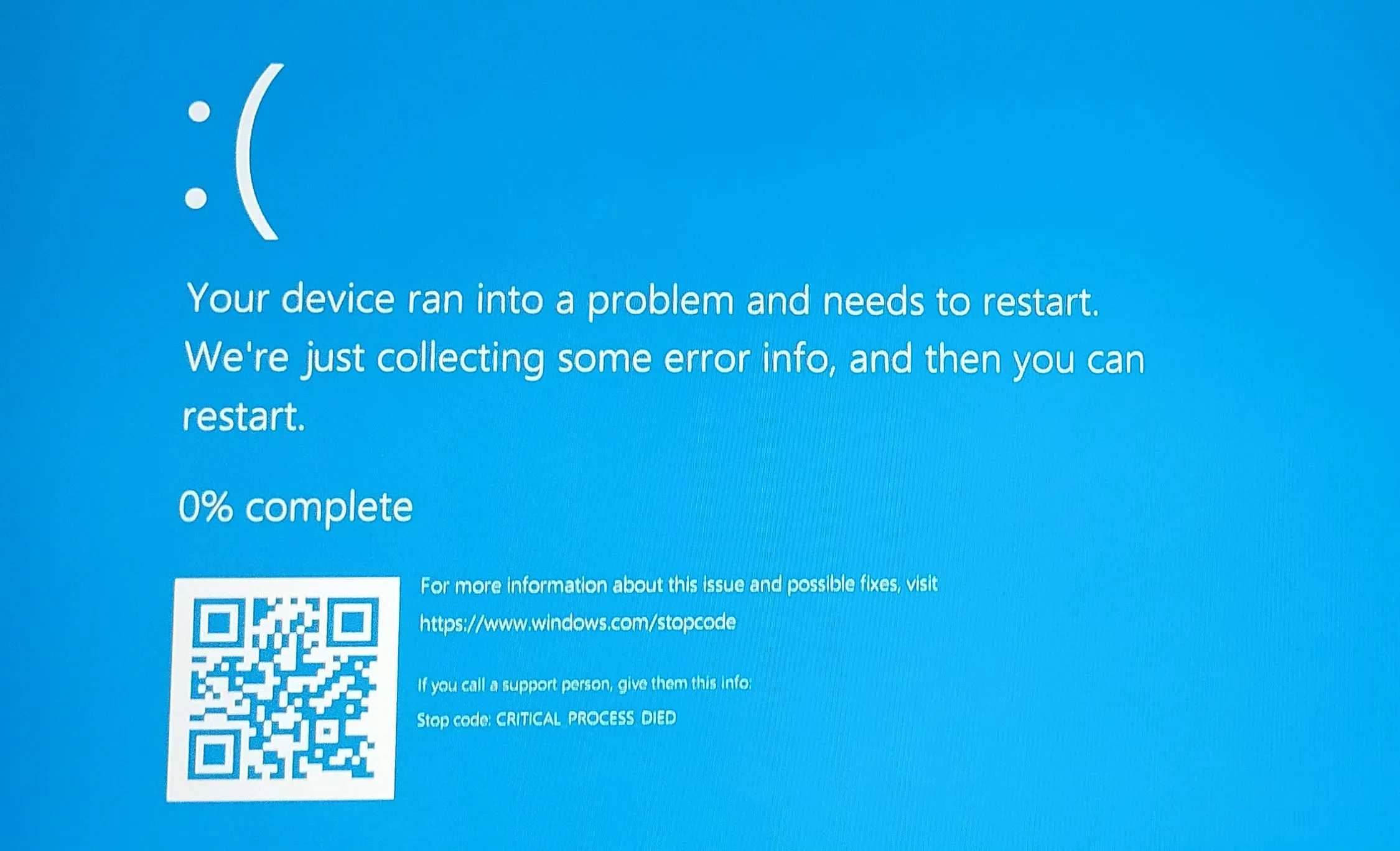 Màn hình hiển thị lỗi hệ thống Windows, cảnh báo về vấn đề phần mềm