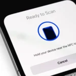 Màn hình iPhone hiển thị tùy chọn khi chạm vào thẻ NFC