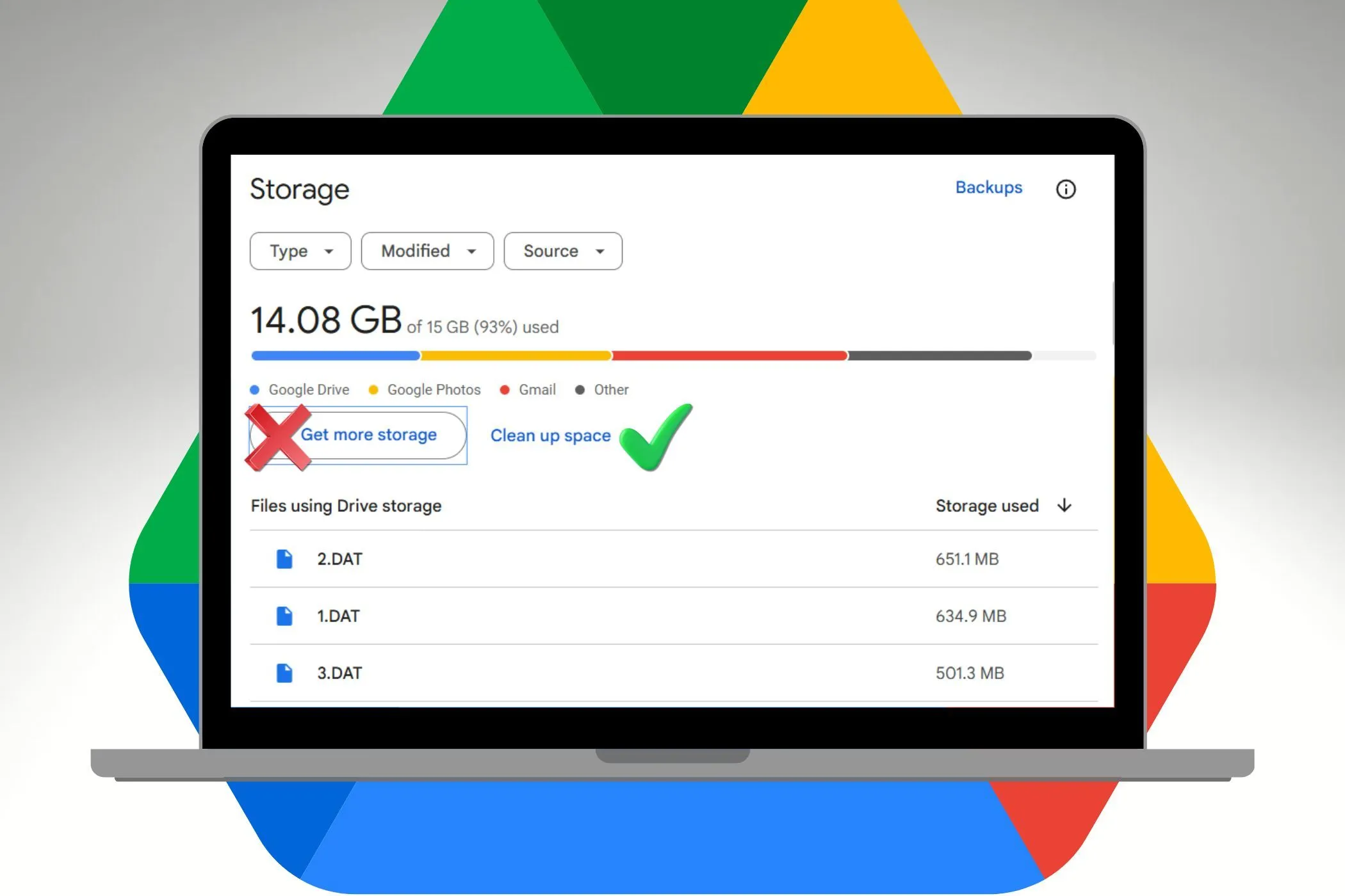 Màn hình laptop hiển thị trạng thái dung lượng lưu trữ, với logo Google Drive mờ ở phía sau, biểu thị việc quản lý và tối ưu không gian lưu trữ đám mây miễn phí.