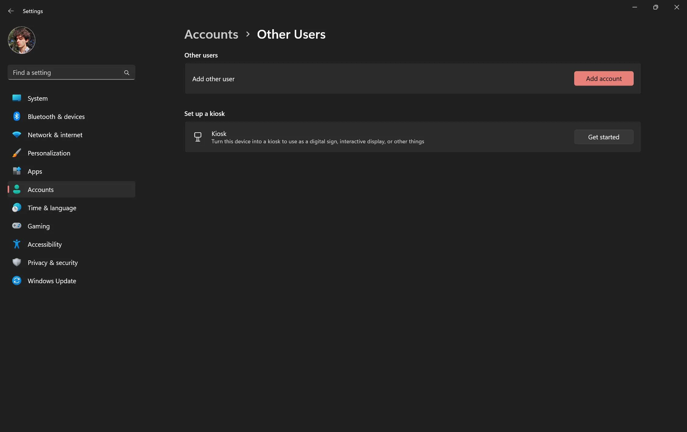 Màn hình Quản lý Người dùng trong Settings Windows 11 với nhiều khoảng trống lãng phí