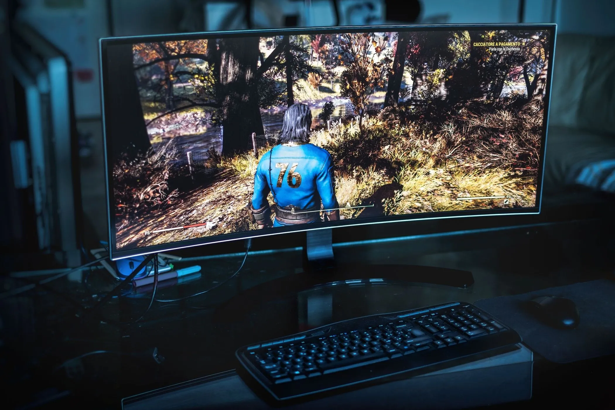 Màn hình siêu rộng hiển thị game Fallout 76, minh họa trải nghiệm gaming mượt mà với độ trễ thấp của Ethernet.