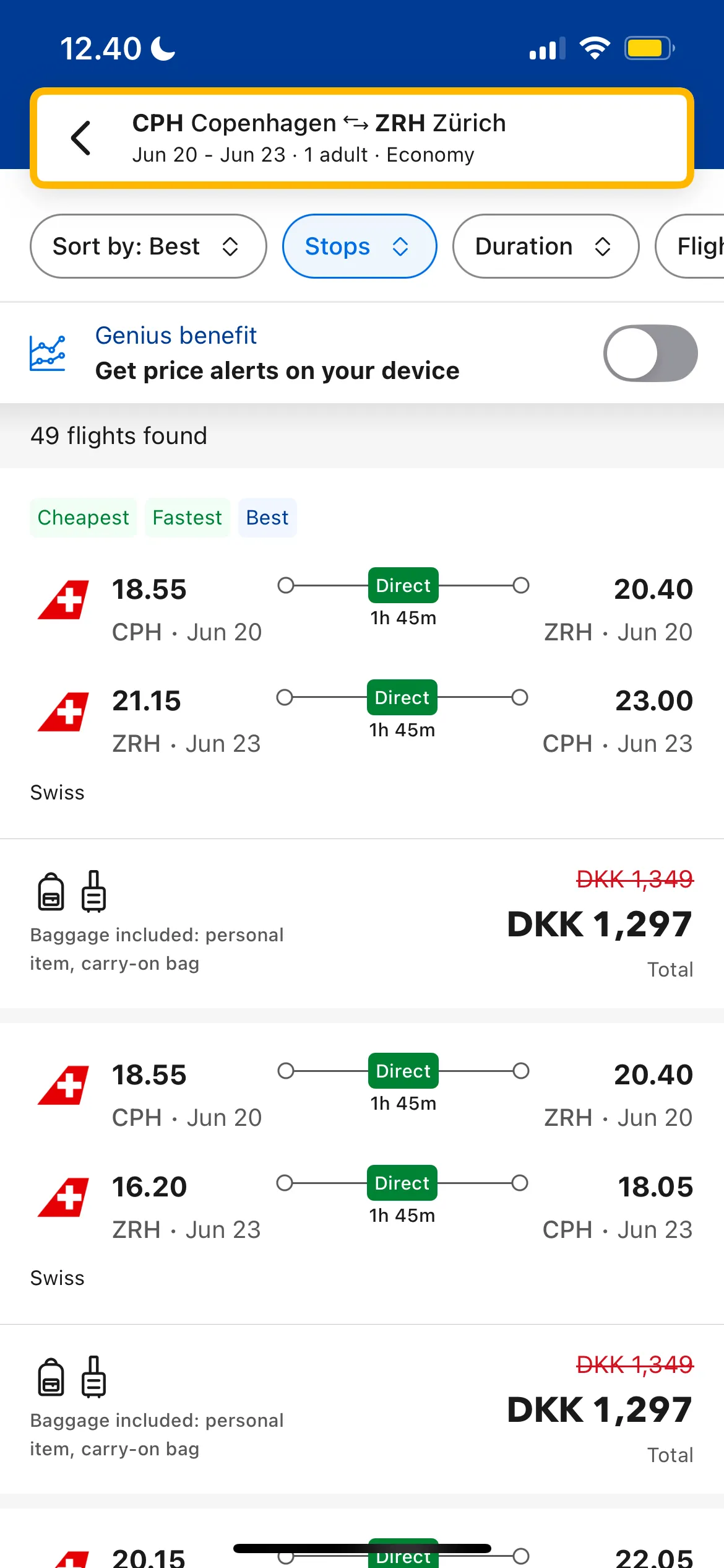 Màn hình tìm kiếm và kết quả chuyến bay trên ứng dụng Booking.com
