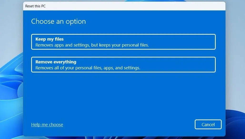 Màn hình tùy chọn "Choose an option" khi reset máy tính Windows, với các lựa chọn như "Keep my files" và phương thức cài đặt lại.