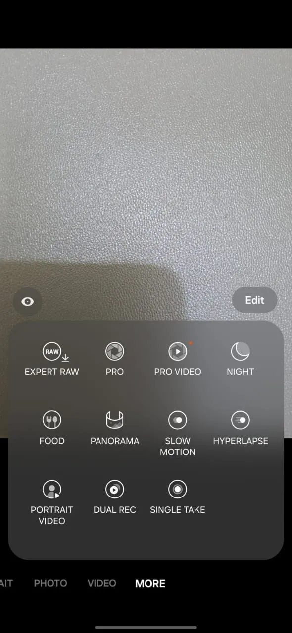 Màn hình ứng dụng Expert RAW trên điện thoại Samsung Galaxy, hỗ trợ chụp ảnh định dạng RAW