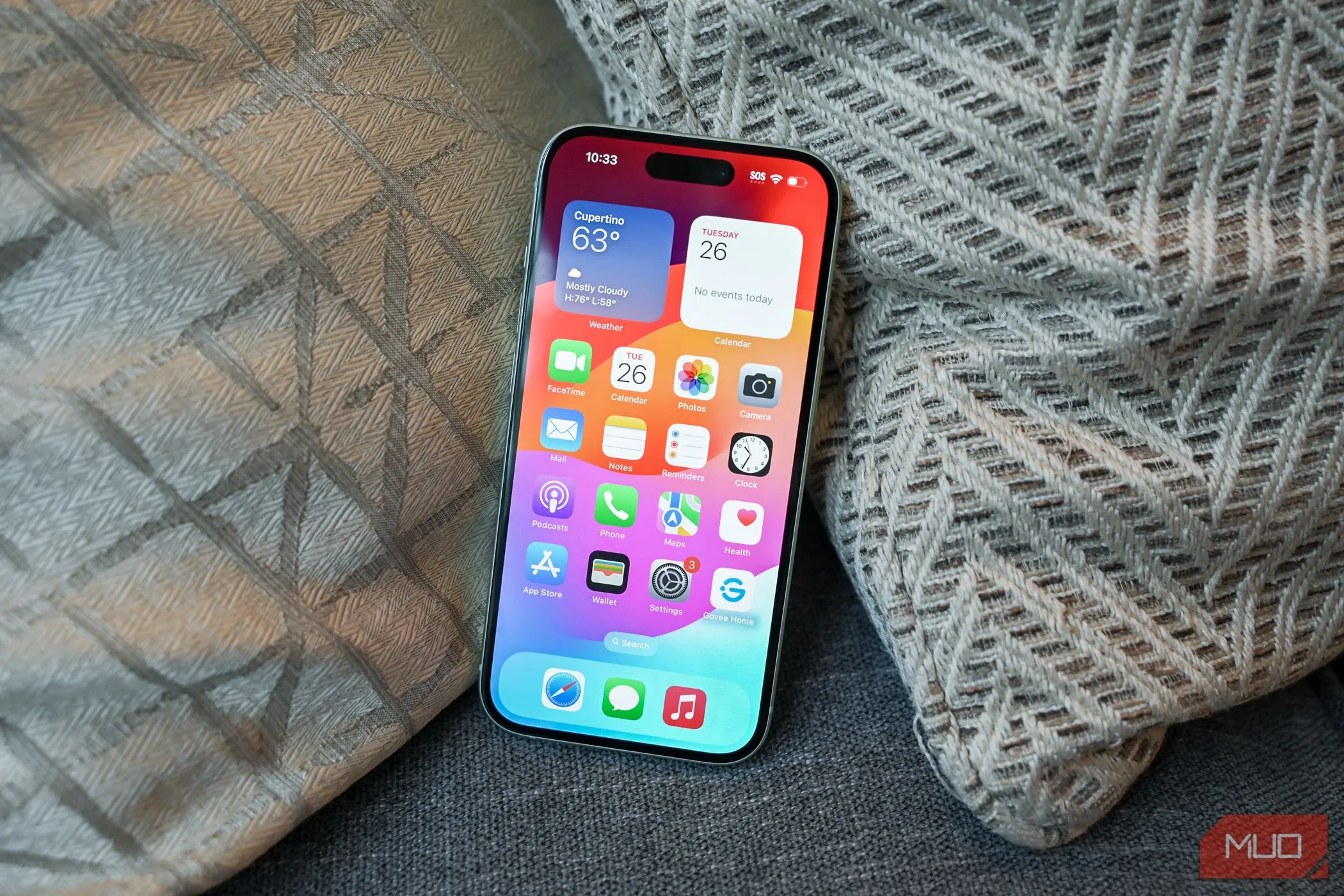 Mẫu iPhone 15 với hệ điều hành iOS 26 mới