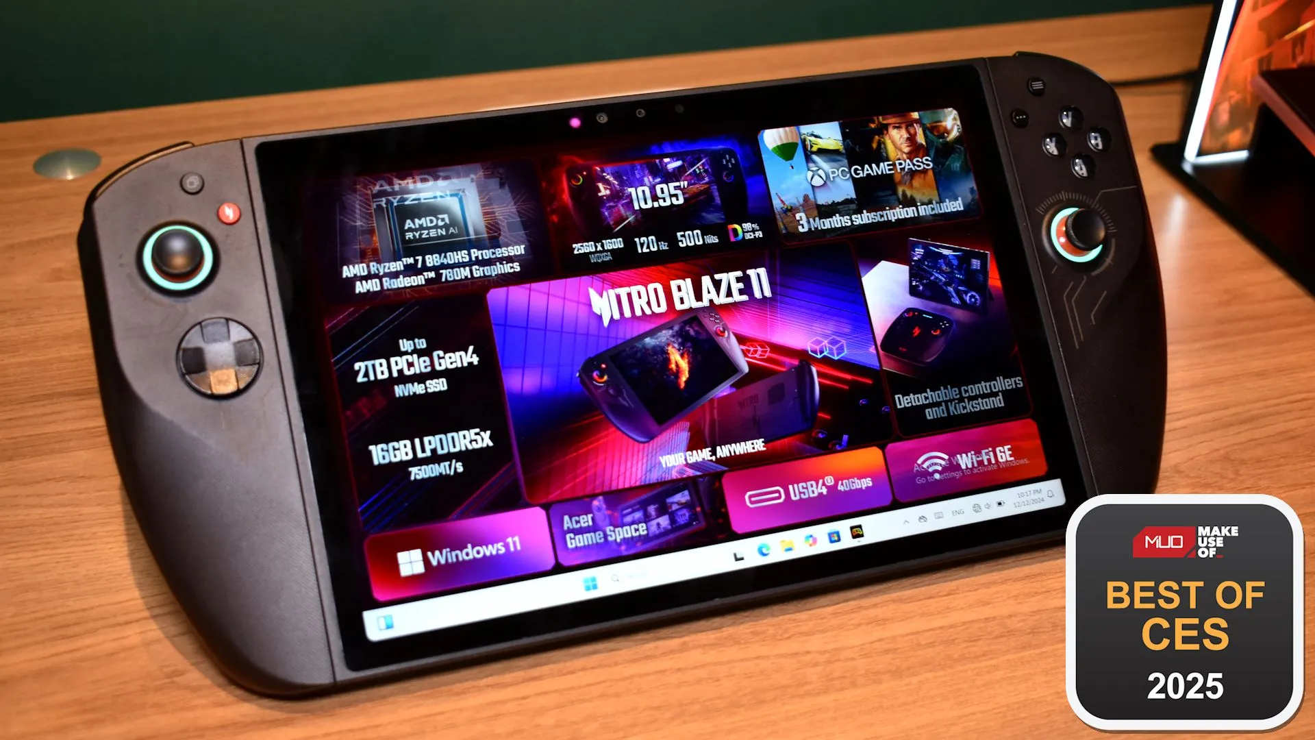 Máy chơi game cầm tay Acer Nitro Blaze 11 với màn hình lớn đột phá, điểm nhấn công nghệ và biểu tượng giải thưởng danh giá từ CES.
