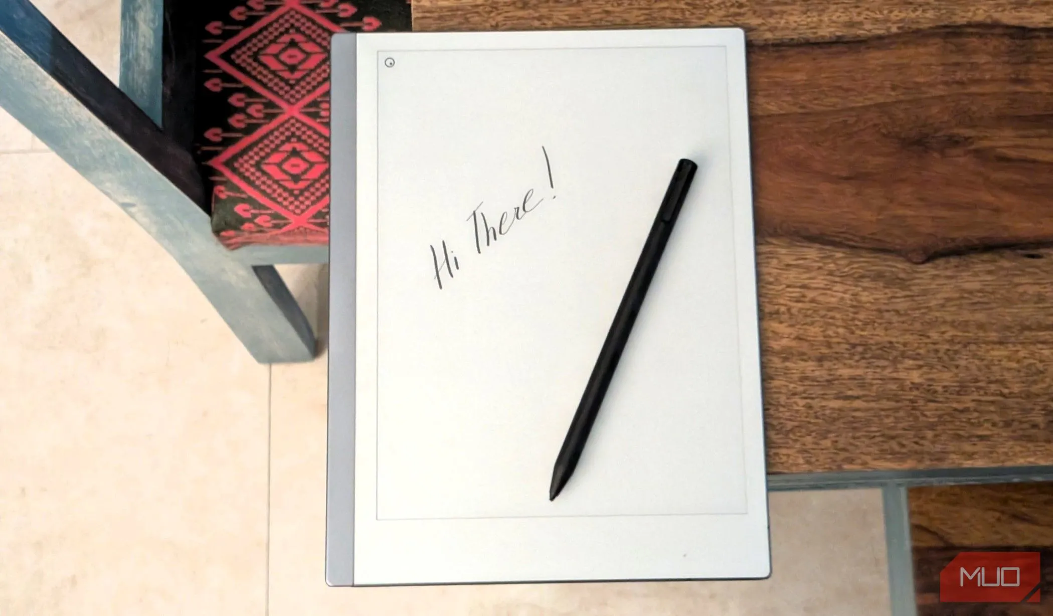 Máy tính bảng reMarkable 2 và bút stylus thiết kế tối giản, hỗ trợ tập trung tối đa