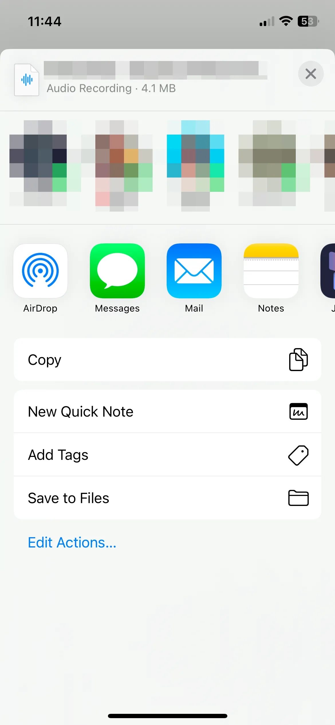 Menu Chia sẻ tệp âm thanh trong ứng dụng Tệp trên iPhone