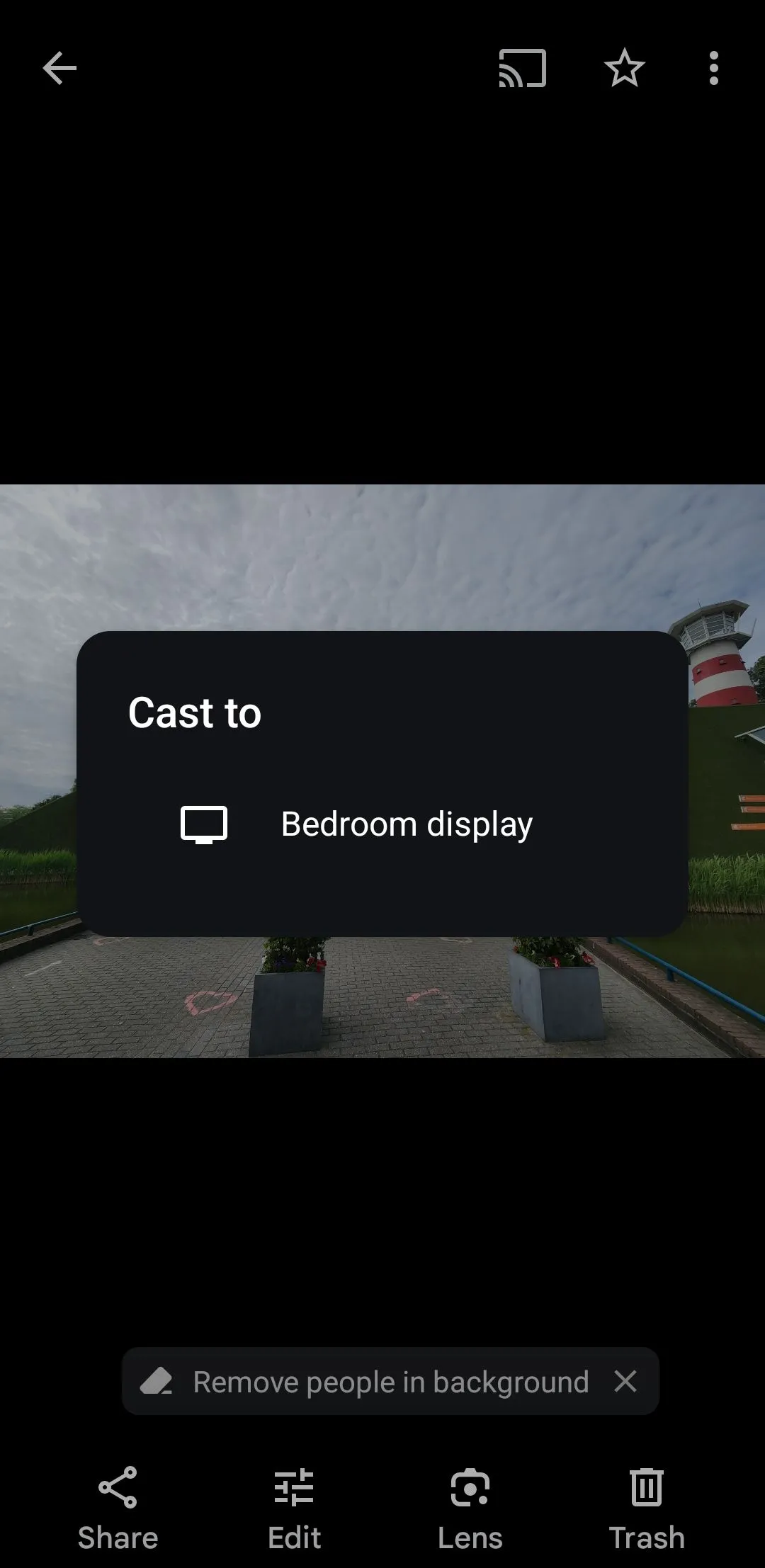 Menu tùy chọn Chiếu ảnh lên TV trong ứng dụng Google Photos
