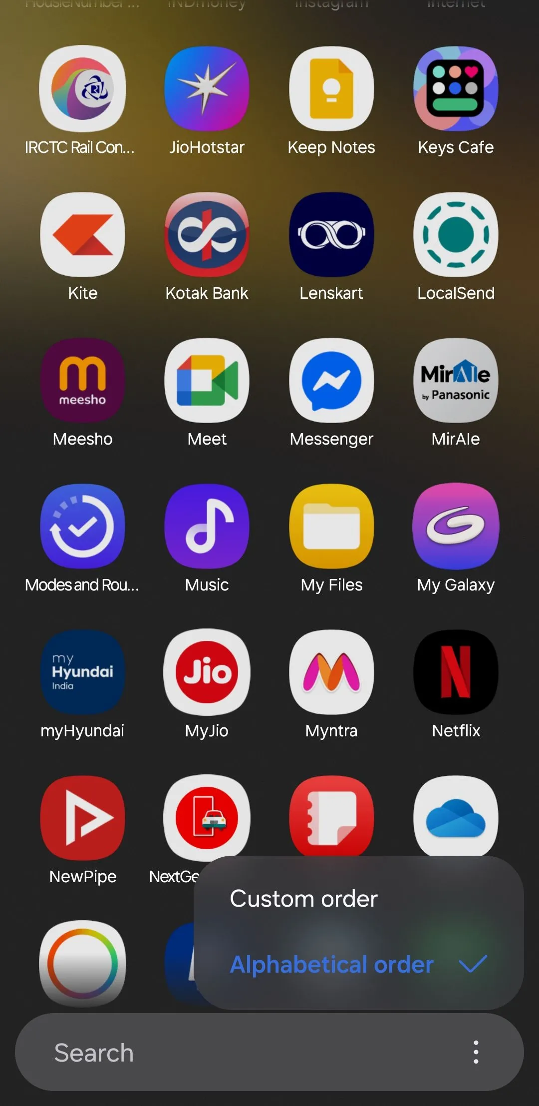 Menu tùy chọn ngăn kéo ứng dụng One UI 7 trên điện thoại Samsung