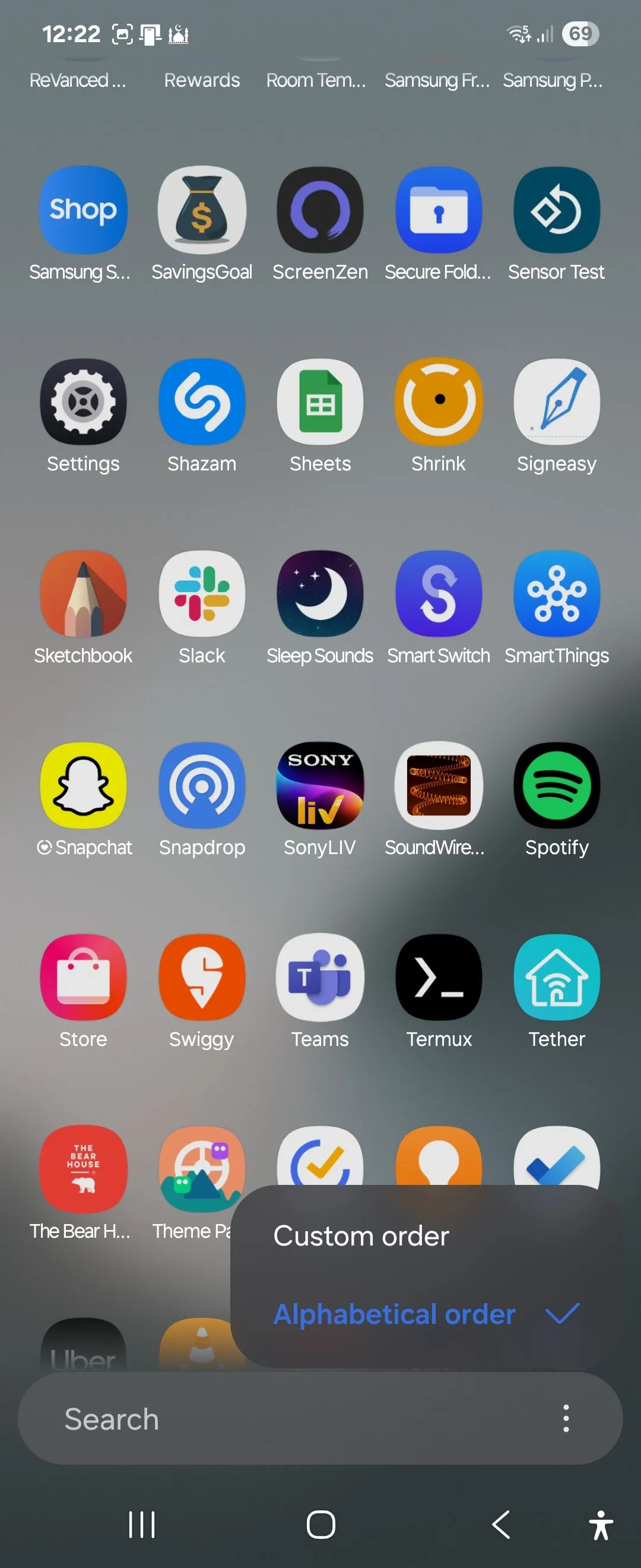 Menu tùy chọn sắp xếp ngăn kéo ứng dụng theo thứ tự chữ cái trên Galaxy Z Flip 6 với One UI 7