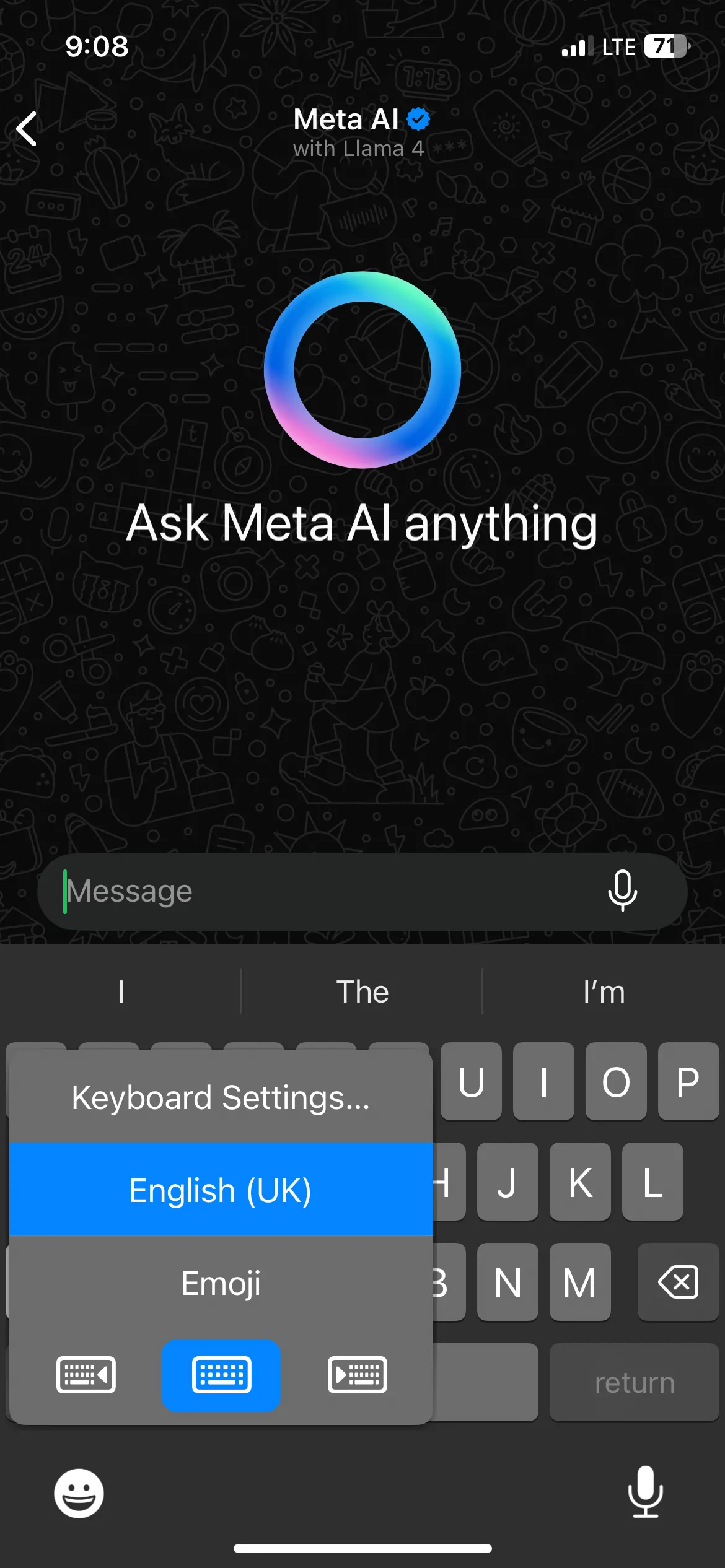 Mở cài đặt bàn phím iPhone trong ứng dụng WhatsApp để dịch chuyển bố cục.