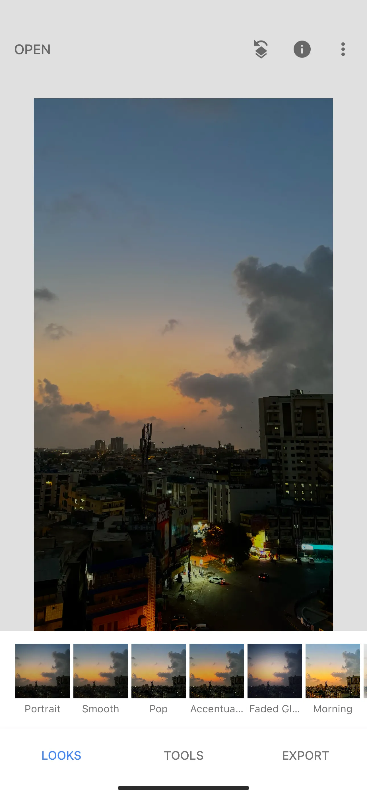 Một hình ảnh đang được chỉnh sửa trong giao diện trình chỉnh sửa Snapseed của Google.