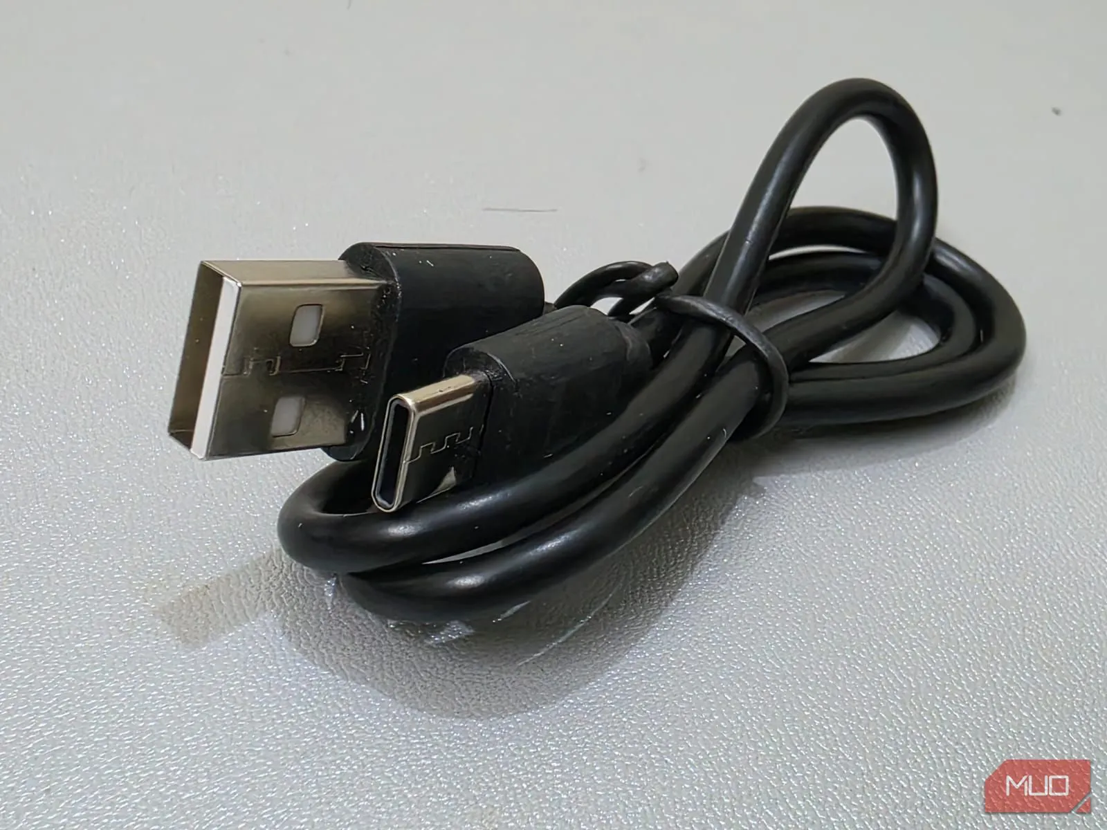 Một sợi cáp sạc kém chất lượng, giá rẻ tiềm ẩn nhiều rủi ro khi sử dụng