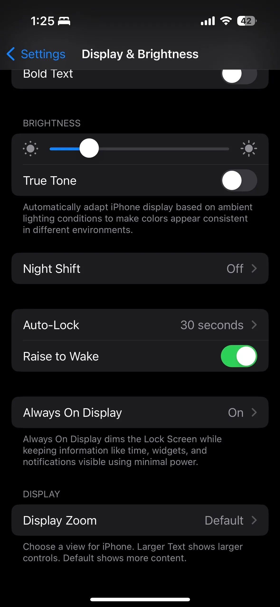 Mục cài đặt Màn hình Luôn bật (Always On Display) trong ứng dụng Cài đặt của iPhone chạy iOS 16.