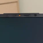 Nắp che webcam tích hợp trên laptop ASUS Vivobook S 15 OLED giúp bảo vệ quyền riêng tư hiệu quả