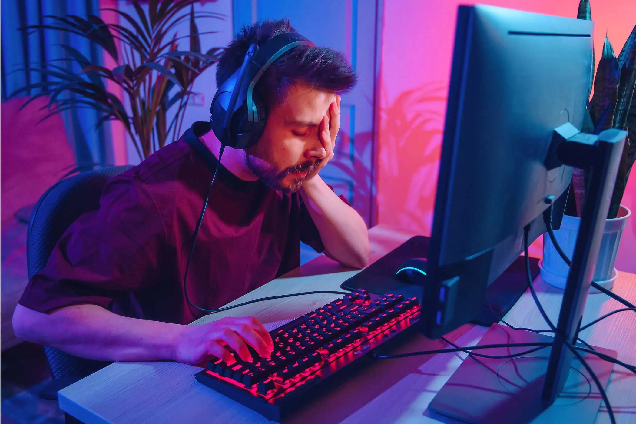 Người chơi game PC thất vọng với máy tính bị lỗi