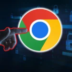 Người dùng thao tác trên máy tính, biểu tượng Google Chrome và mã độc tấn công an ninh mạng