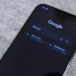 Người dùng trải nghiệm tính năng tìm kiếm AI mới trên điện thoại Google Pixel