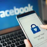 Người dùng truy cập tùy chọn quản lý quyền riêng tư Facebook trên điện thoại thông minh để kiểm soát dữ liệu cá nhân