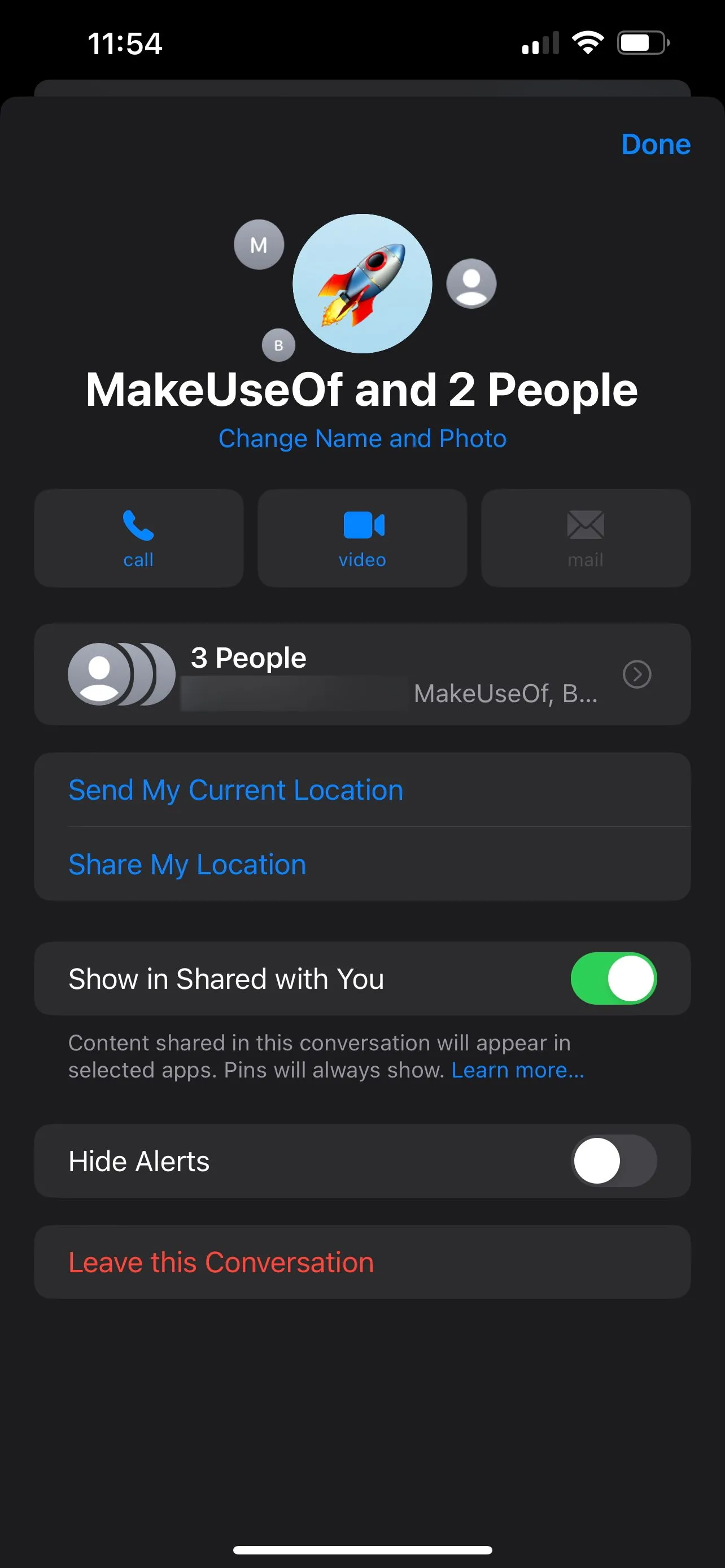 Nút "Rời khỏi cuộc trò chuyện này" hiển thị trong cài đặt nhóm iMessage hoặc RCS trên ứng dụng Tin nhắn của iPhone