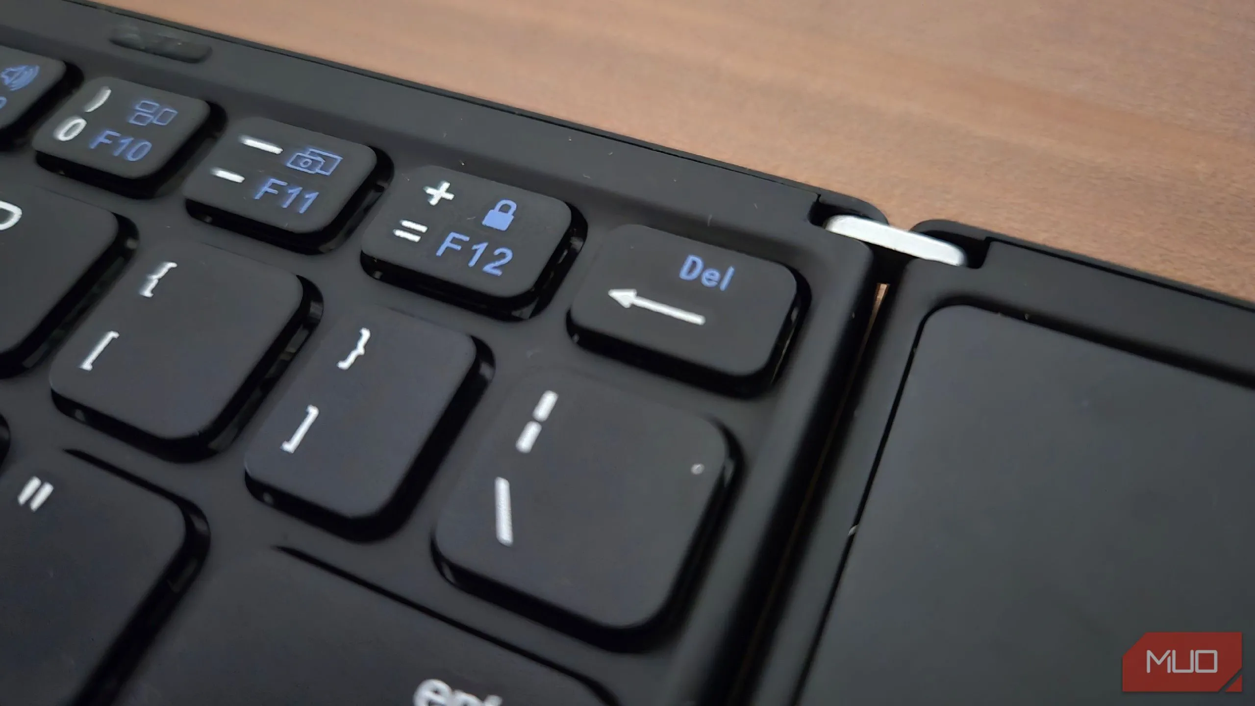 Phím Backspace bị thu nhỏ trên bàn phím gập làm tăng lỗi gõ