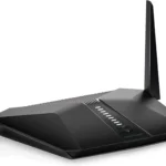 Router NETGEAR Nighthawk AX4 với thiết kế hiện đại, biểu tượng cho các lựa chọn thay thế router TP-Link
