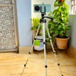Sử dụng tripod để chụp ảnh đêm rõ nét, tránh rung lắc cho điện thoại