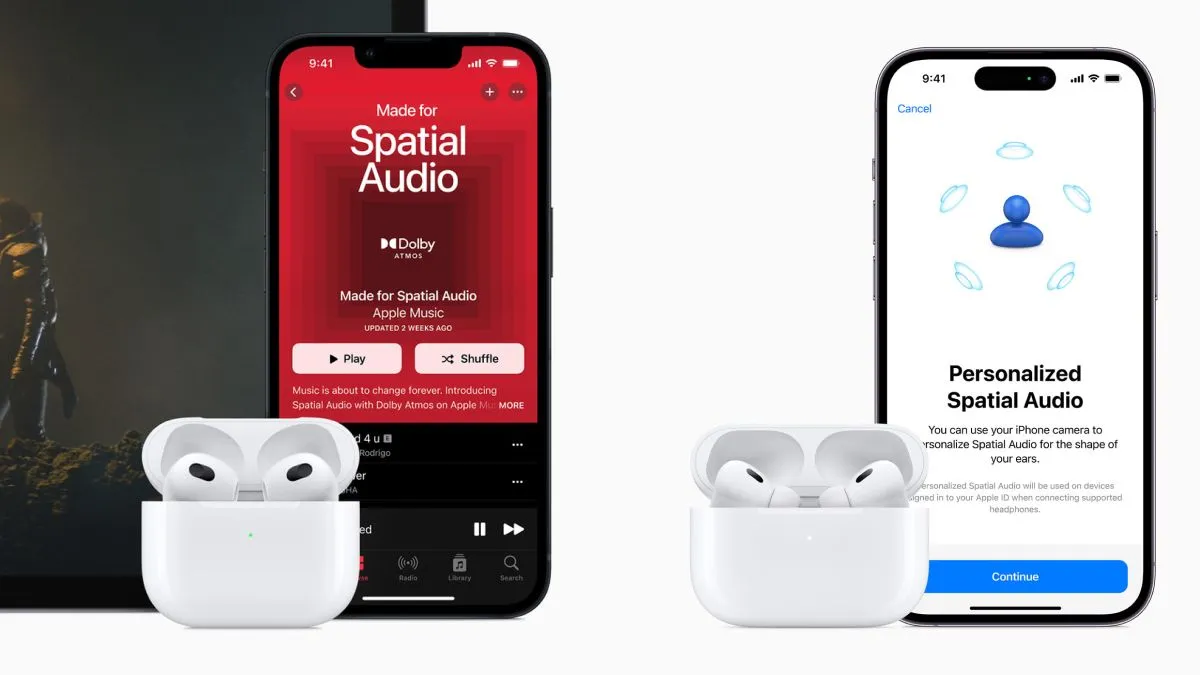 Tai nghe AirPods 3 và AirPods Pro 2 bên cạnh iPhone 13 và iPhone 14 Pro, minh họa tính năng Âm thanh không gian (Spatial Audio) của Apple Music.