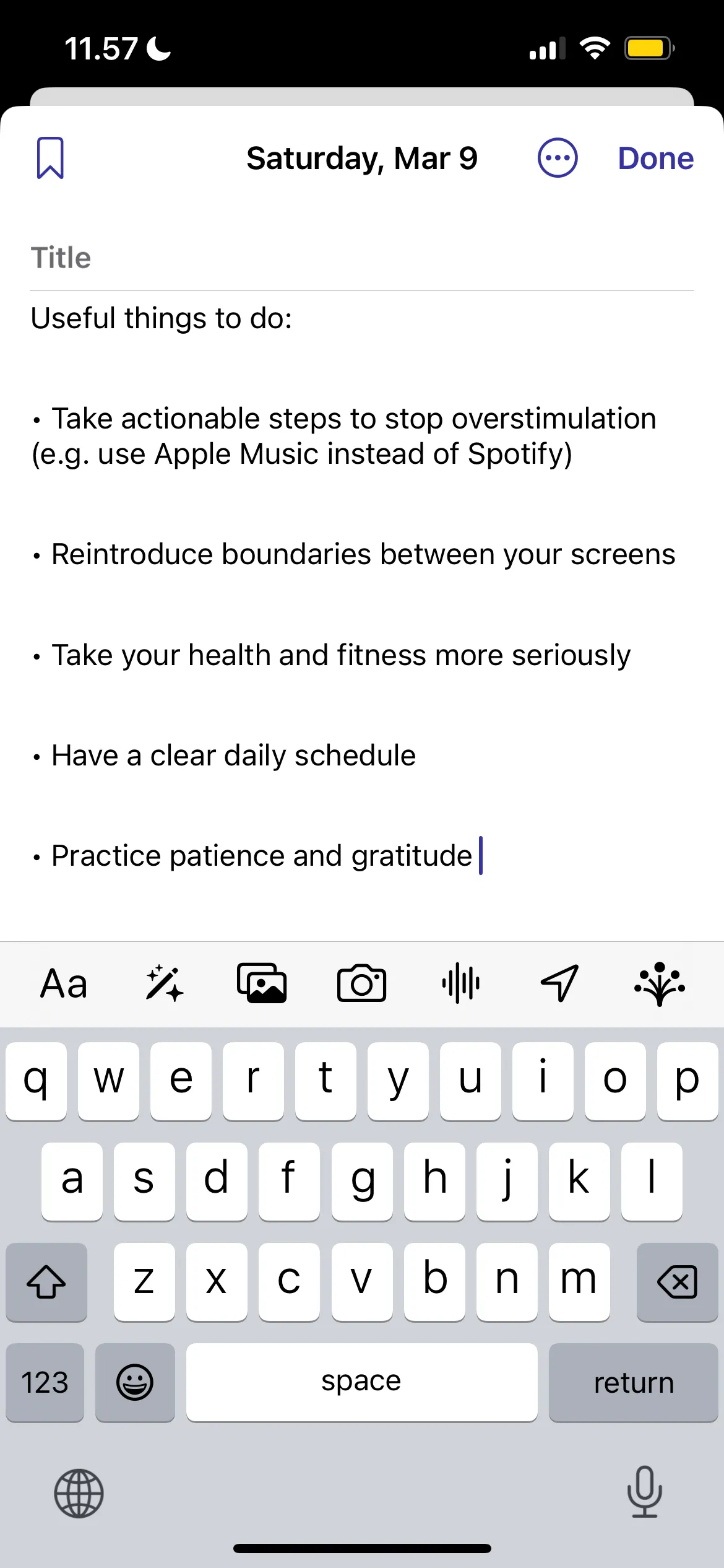 Thêm một mục nhật ký mới vào ứng dụng Journal của Apple, cho thấy các gợi ý viết và khả năng tích hợp đa phương tiện.