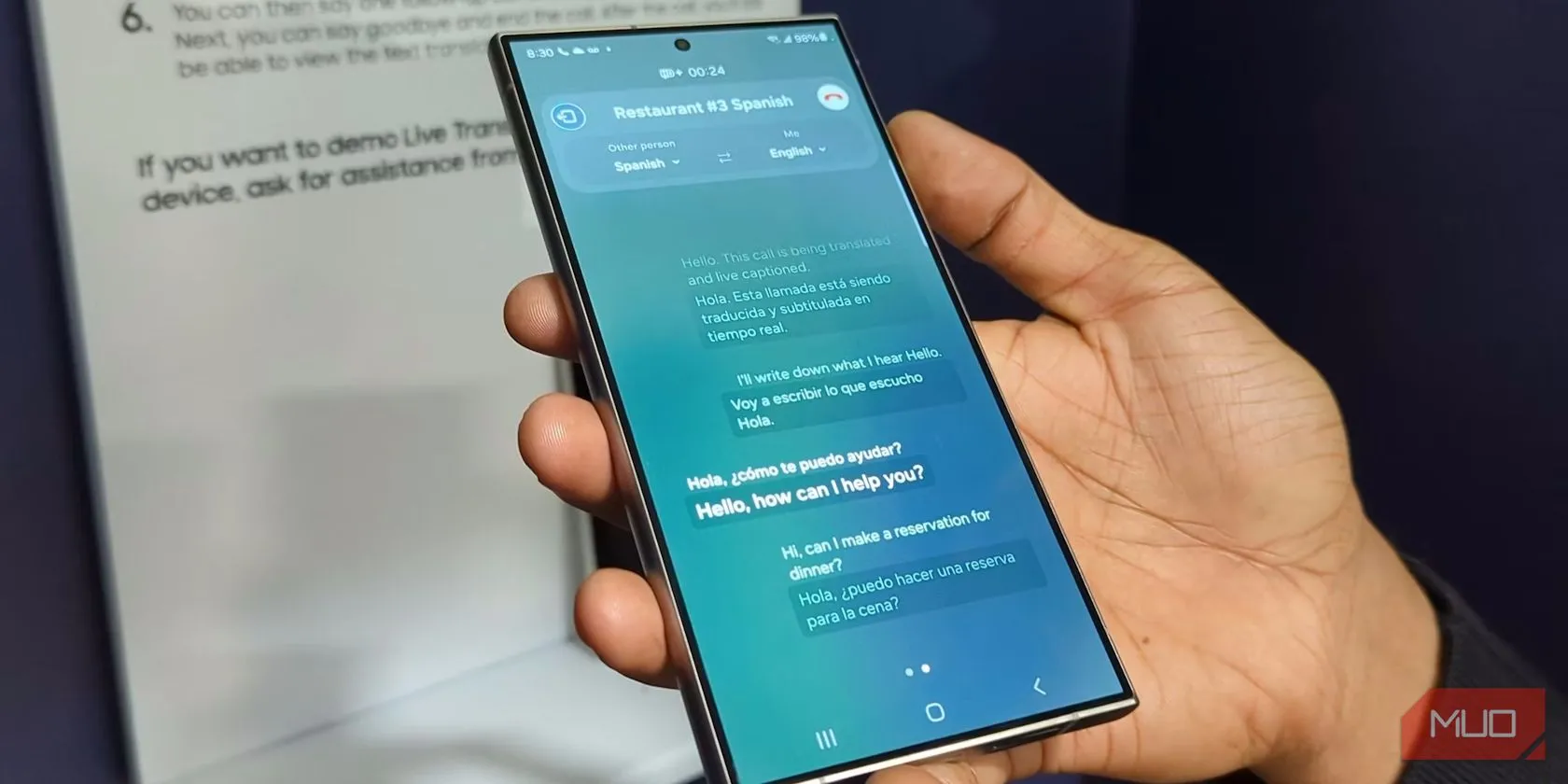 Tính năng Galaxy AI Live Translate trên Samsung Galaxy S24 Ultra, minh họa cách tiếp cận AI độc quyền