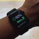 Tình trạng pin Apple Watch hiển thị trên màn hình
