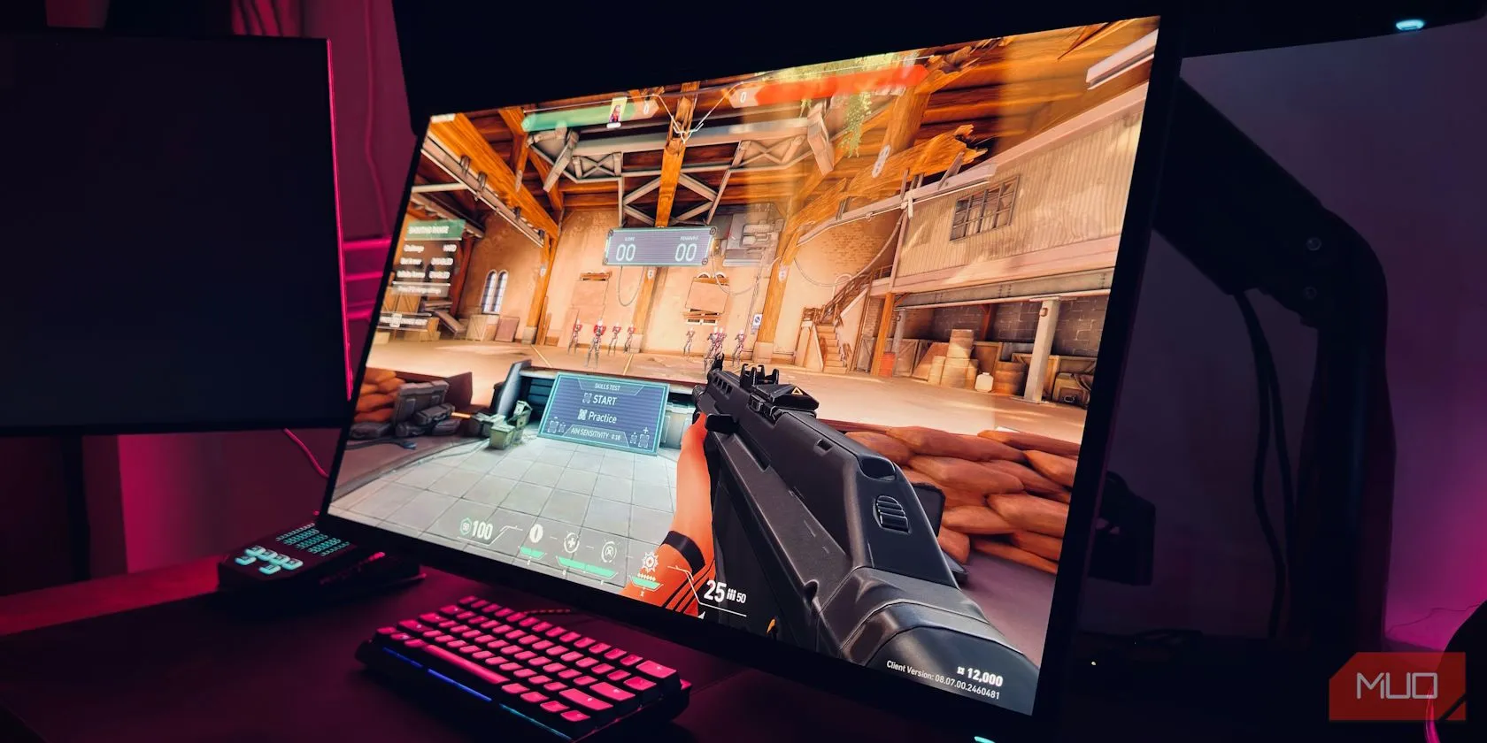 Trải nghiệm chơi game Valorant mượt mà trên màn hình gaming OLED với tốc độ phản hồi siêu nhanh.