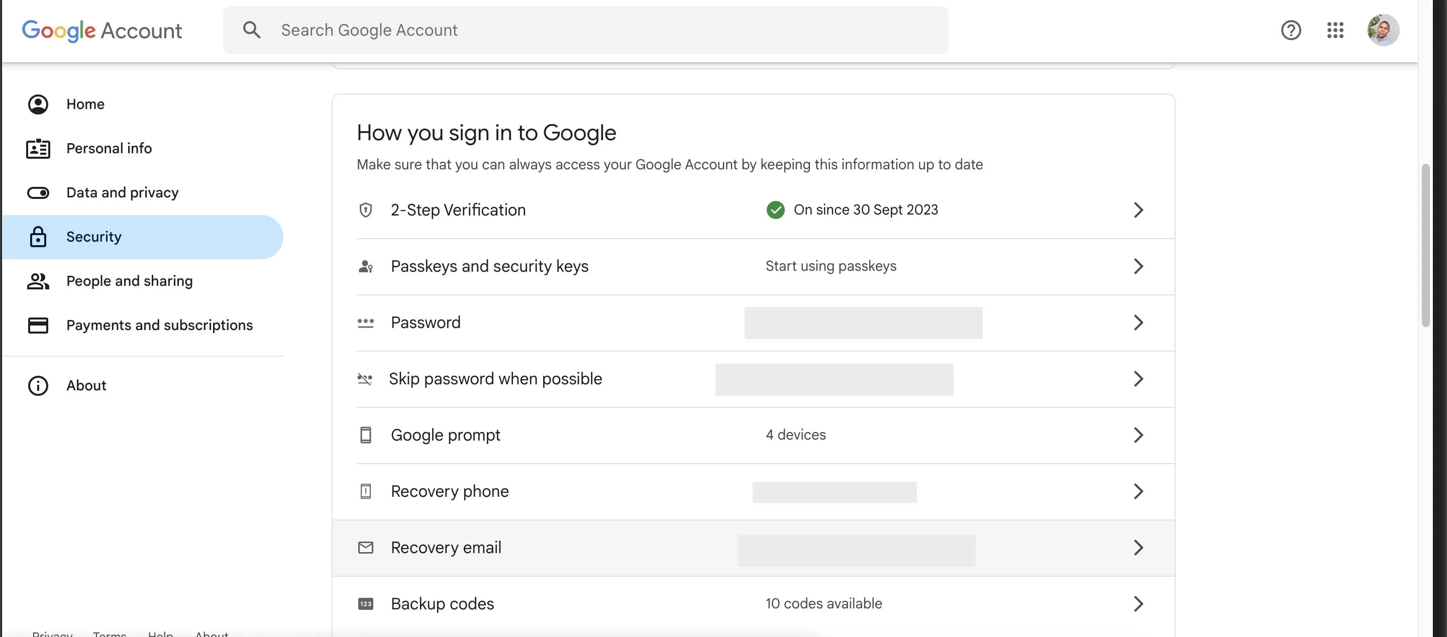 Trang cài đặt bảo mật tài khoản Google giúp người dùng quản lý các tùy chọn bảo mật và khôi phục Gmail