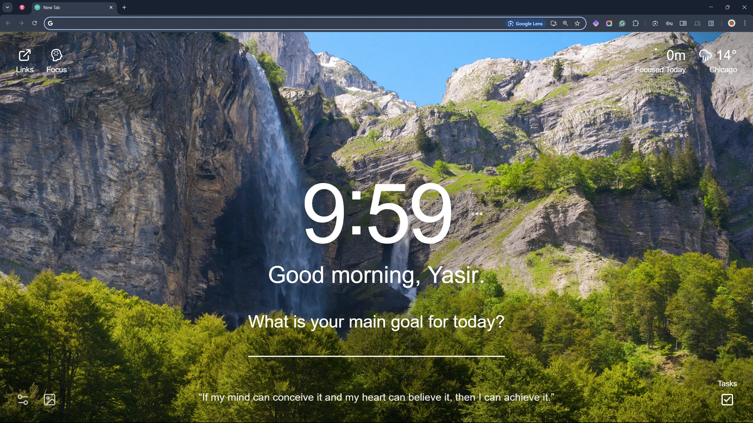 Trình duyệt Google Chrome với giao diện tối giản và trang tab mới của Momentum, minh họa sự tập trung và giảm xao nhãng.