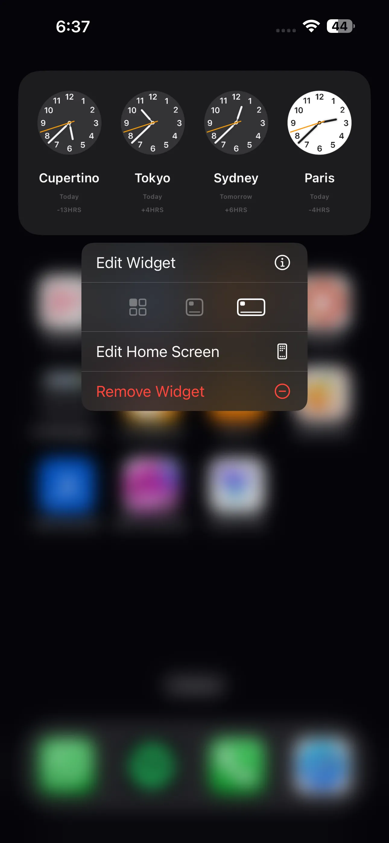 Tùy chọn hiển thị khi nhấn giữ widget đồng hồ hình chữ nhật trên iPhone để chỉnh sửa