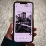Ứng dụng Adobe Photoshop Mobile trên iPhone với giao diện chỉnh sửa ảnh