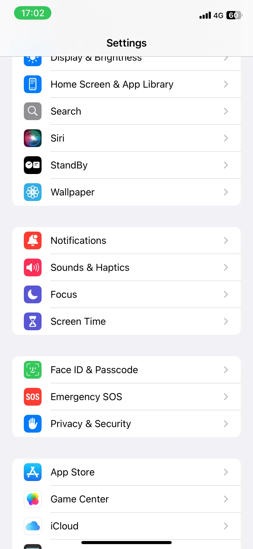 Ứng dụng Cài đặt iPhone với tùy chọn Thông báo ở giữa