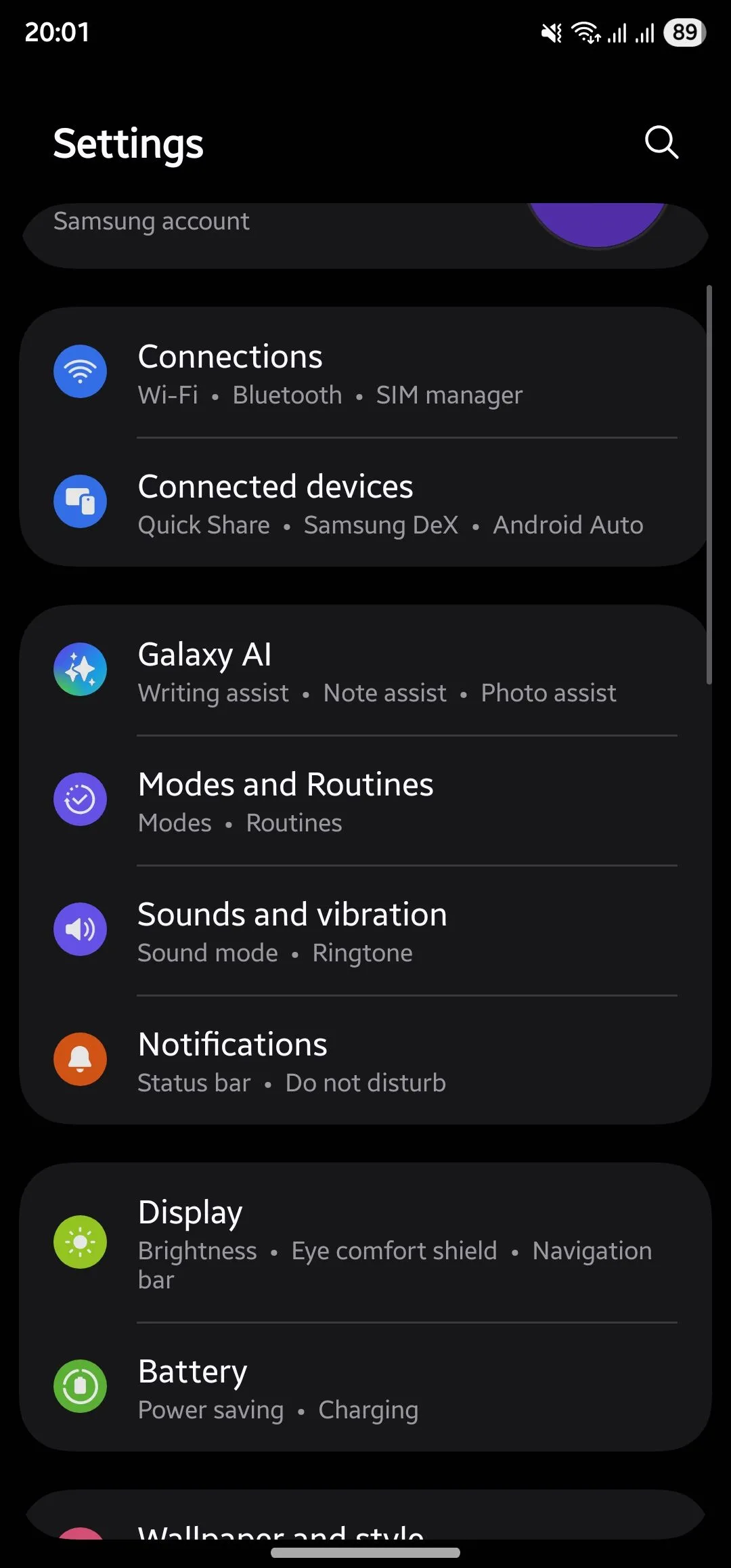 Ứng dụng Cài đặt trên điện thoại Samsung với tùy chọn Chế độ và Quy trình (Modes and Routines)