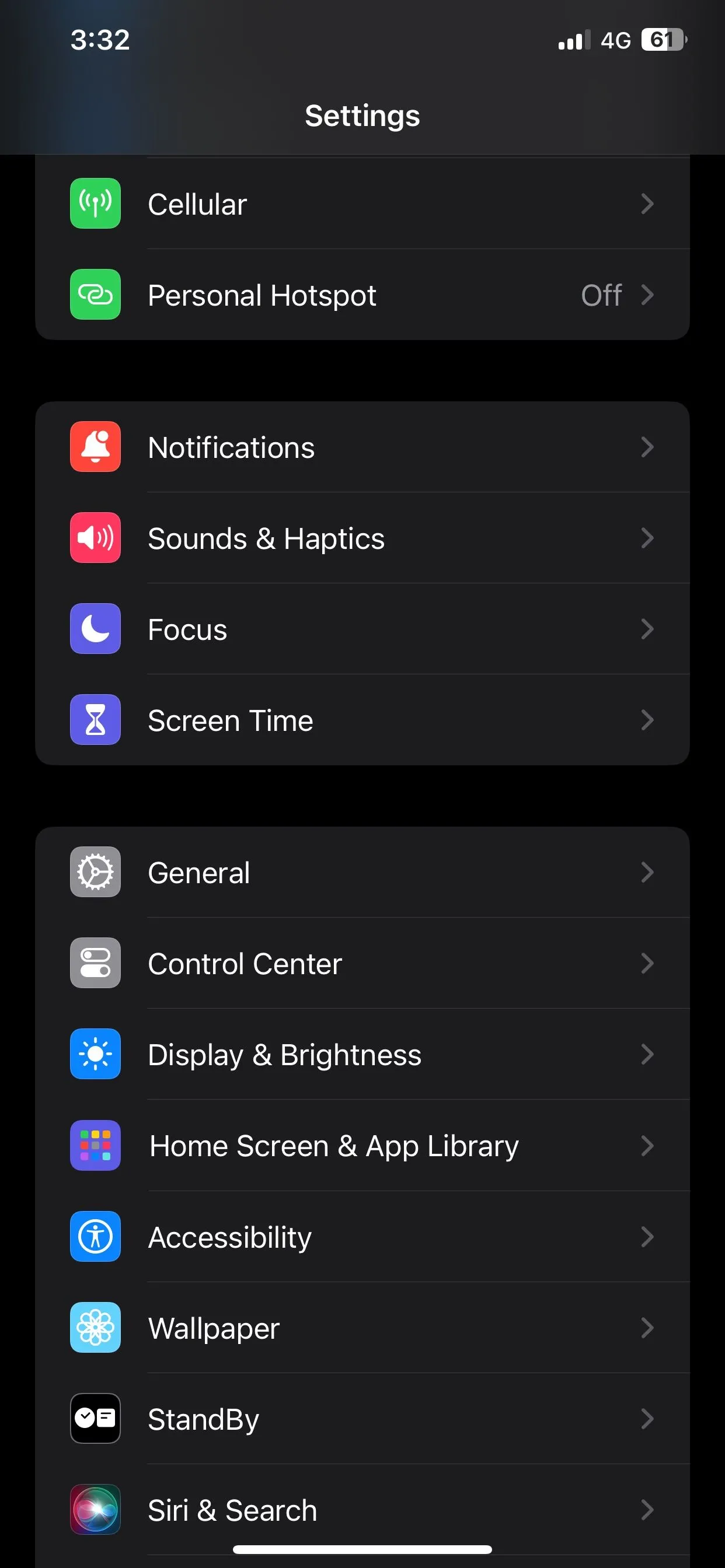 Ứng dụng Cài đặt trên iPhone chạy iOS 17, hiển thị đường dẫn đến cài đặt Trợ năng.