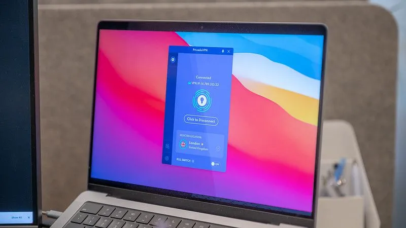Ứng dụng PrivadoVPN đang chạy trên một chiếc MacBook Pro của Apple