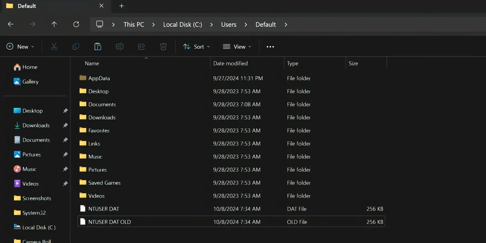 Vị trí thư mục Default trong File Explorer nơi chứa tệp NTUSER.DAT cần được thay thế để khắc phục lỗi.