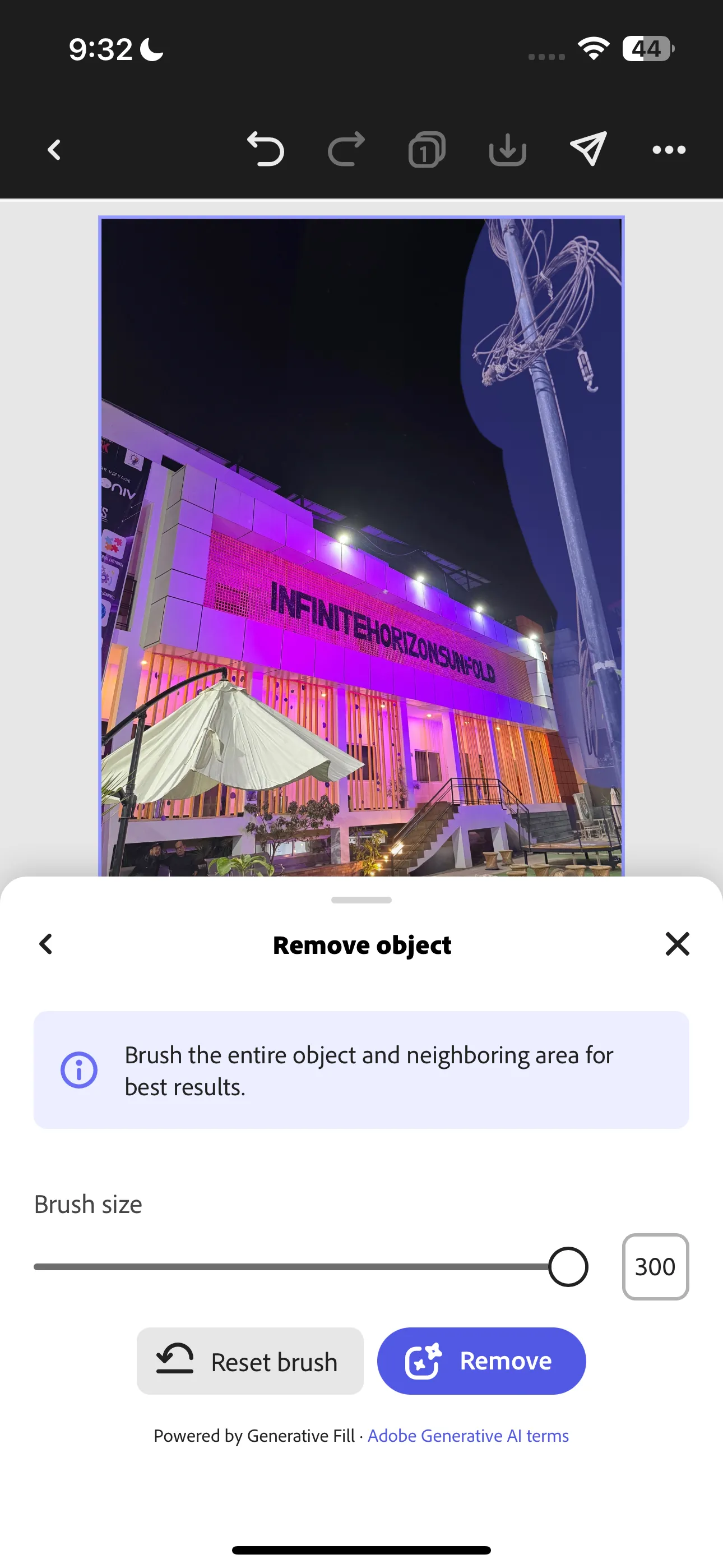 Xóa cột điện bằng công cụ Remove Object của Adobe Express